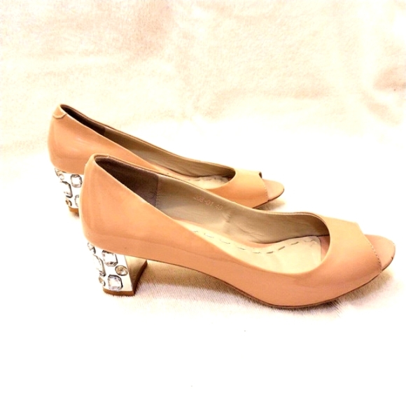 Miu Miu JEWELED HEELS Open Toe Pumps Patent Leather Tan Beige Sz 40 Wedding Prom - Picture 1 of 16